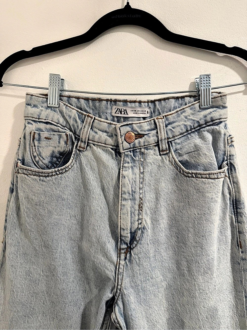 Zara High Rise Mom Fit Jeans Light Wash Jeans Waist 4